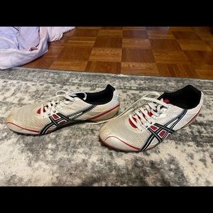 ASICS golf shoes